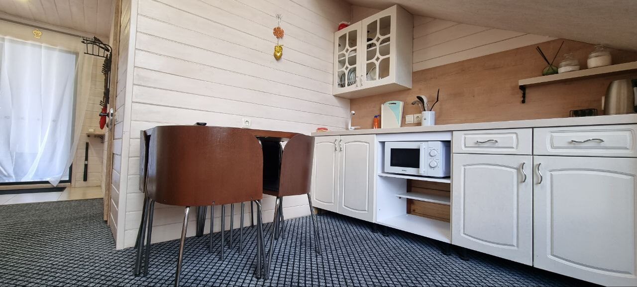 House 4 — Kitchen